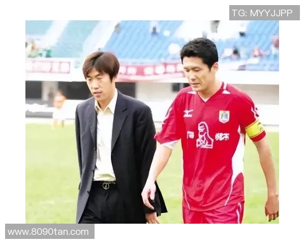 从逆境中崛起的足球明星们：他们的艰辛历程与辉煌成就