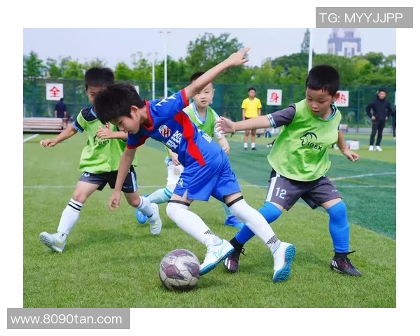 足球明星AR模拟操控技术带你体验虚拟绿茵场的激情与挑战